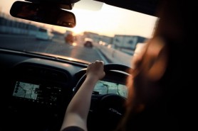 Automobilele cu volanul amplasat pe partea dreaptă vor putea să circule și noapte. Care este condiția